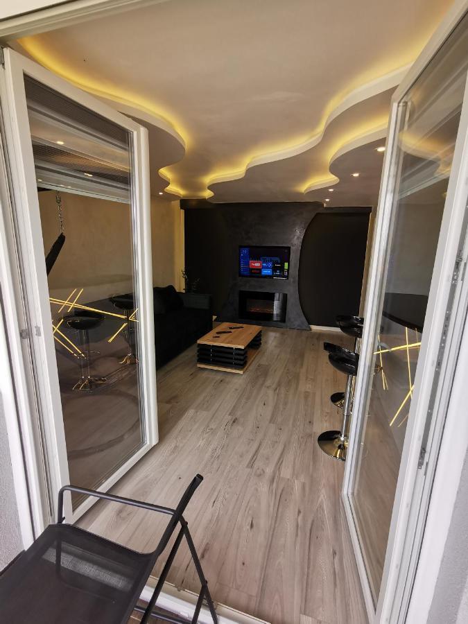 נובי סאד Brend New Luxurious Apartment In Downtown With Free Parking מראה חיצוני תמונה