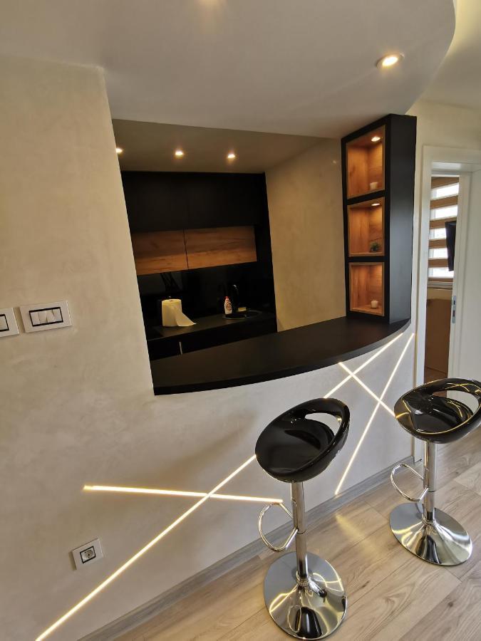 נובי סאד Brend New Luxurious Apartment In Downtown With Free Parking מראה חיצוני תמונה